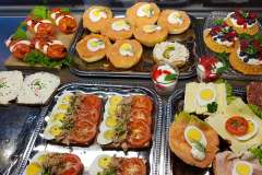 Frische Brote und Brötchen